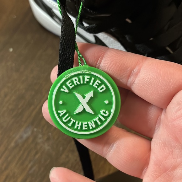 Jordan 1 Retro High OG 'Royal Toe', stock X verified tagged, barely used if ever - Picture 7 of 9